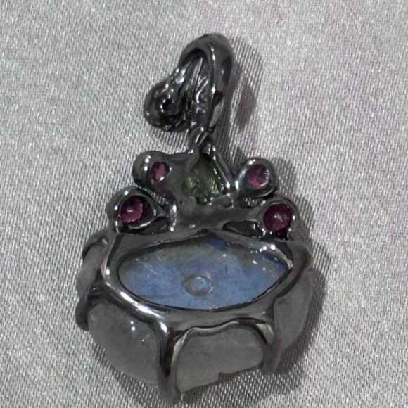 Lovely Natural Carved Labradorite Pendant in Black Rhodium Plated 925 Silver - Picture 5 of 5
